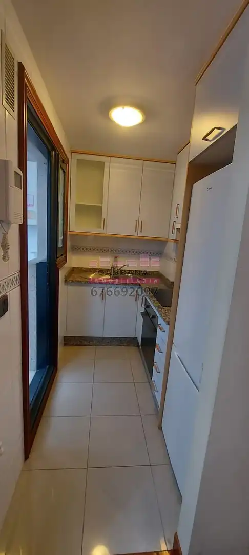 Study for rent in Avenida da Hispanidade, 48, O Castro