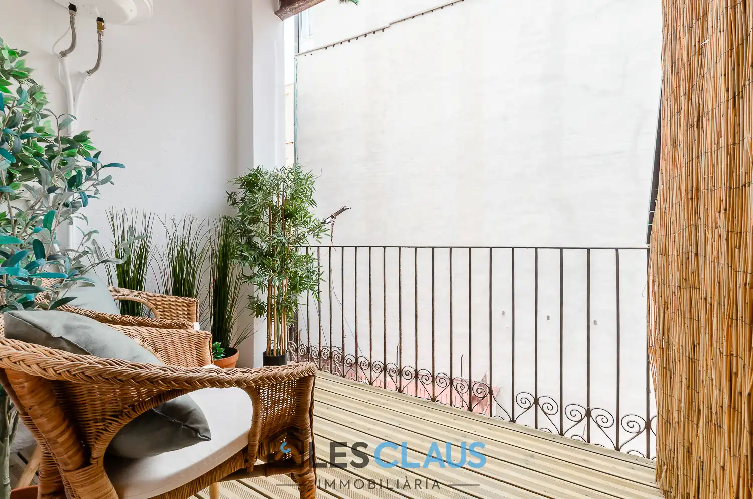 Terrasse von Wohnung zum Verkauf in Barcelona mit Parkett, Ofen und Mikrowelle