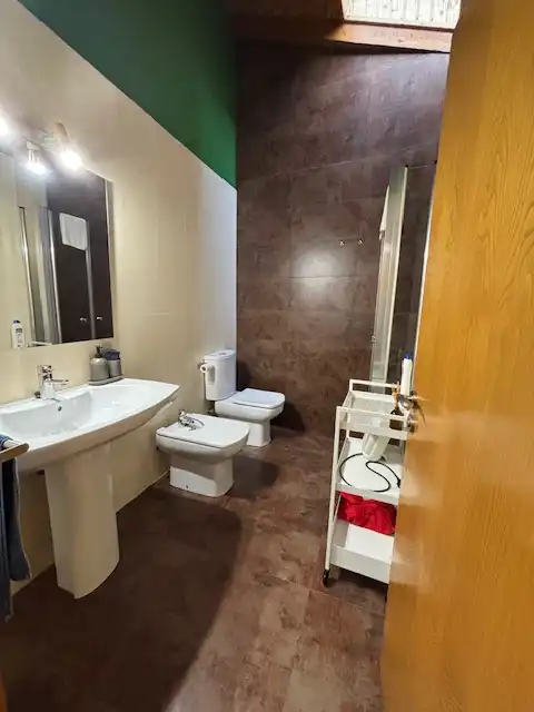 Bany de Apartament de lloguer en Ferrol amb Calefacció, Parquet i Moblat