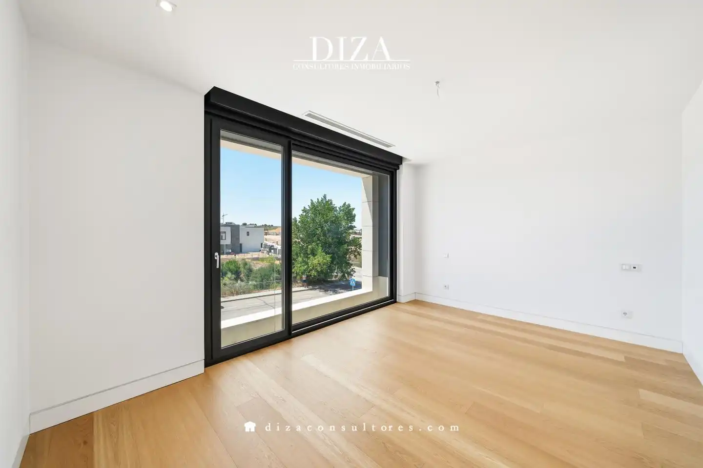 Vista exterior de Casa o xalet de lloguer en Majadahonda amb Aire condicionat, Calefacció i Jardí privat