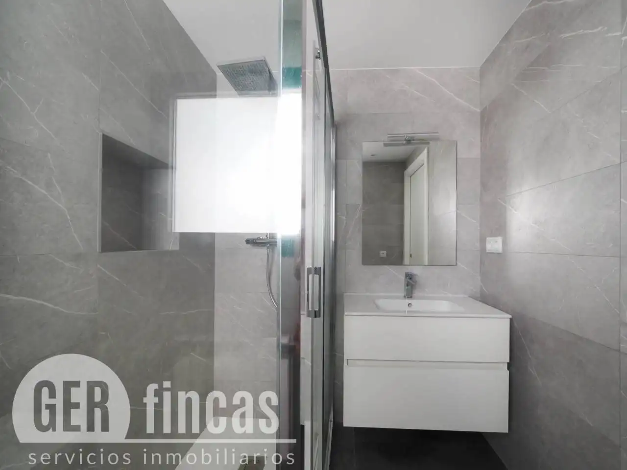 Flat for rent in Calle Josep Llimona, Poble Nou