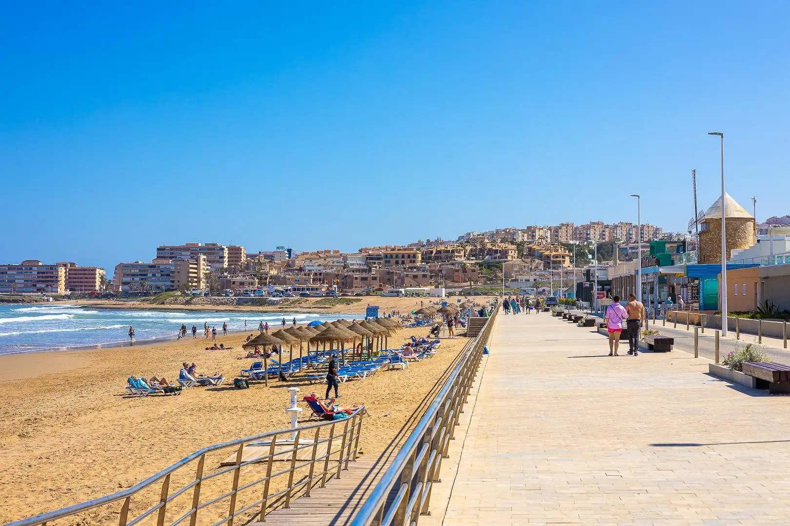 Außenansicht von Erdgeschoss zum Verkauf in Torrevieja mit Terrasse, Möbliert und Gemeinschaftspool
