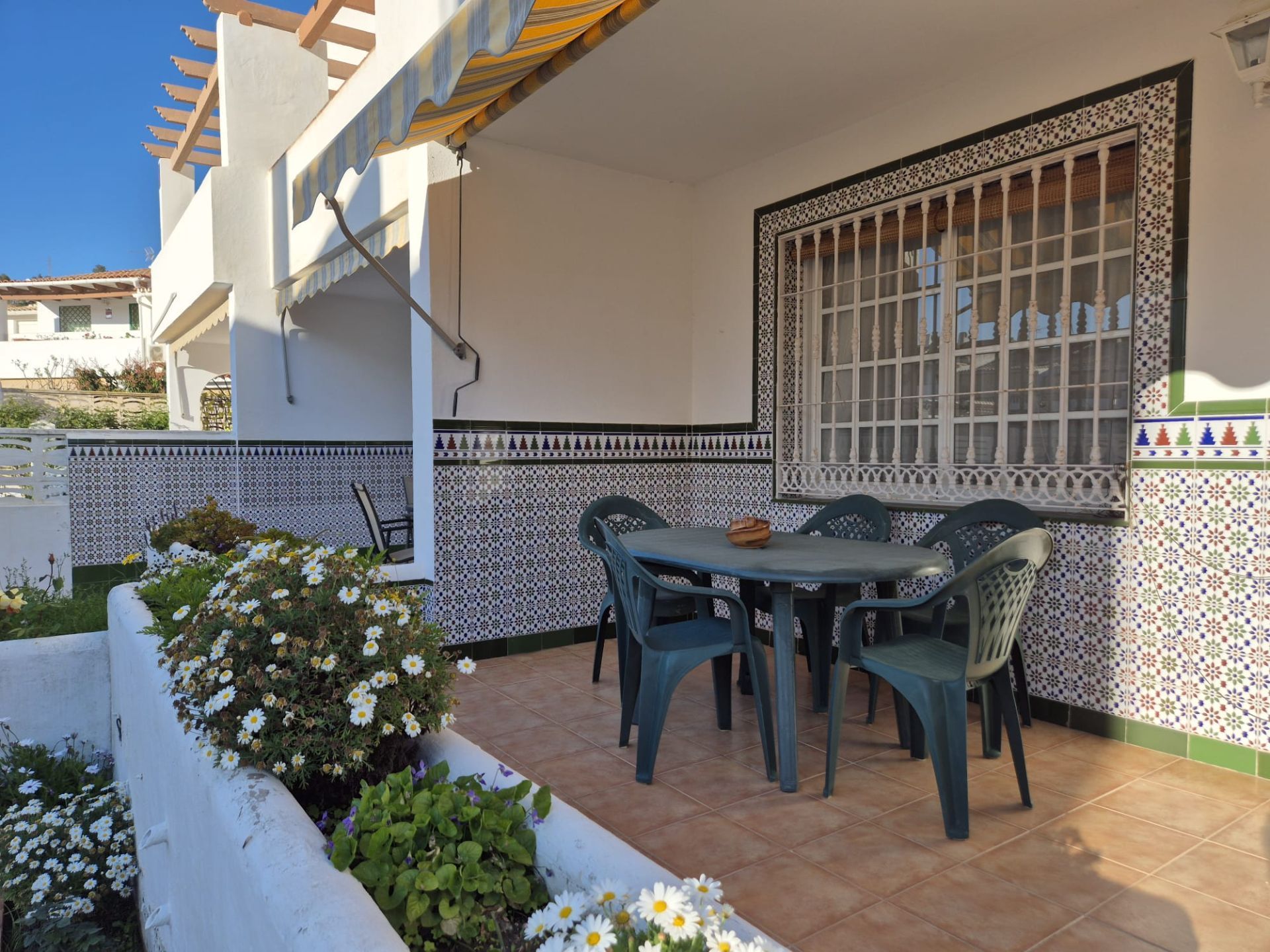 Jardín de Casa adosada en venta en Rincón de la Victoria con Aire acondicionado, Trastero y Piscina comunitaria