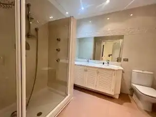 Baño de Piso de alquiler en Bilbao  con Calefacción y Balcón