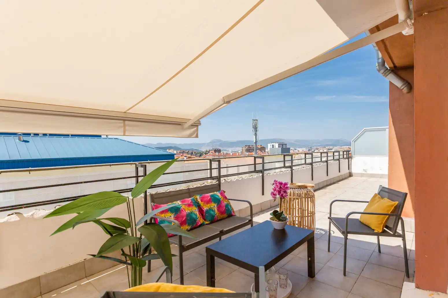 Terrasse von Dachboden zur Miete in  Pamplona / Iruña mit Möbliert