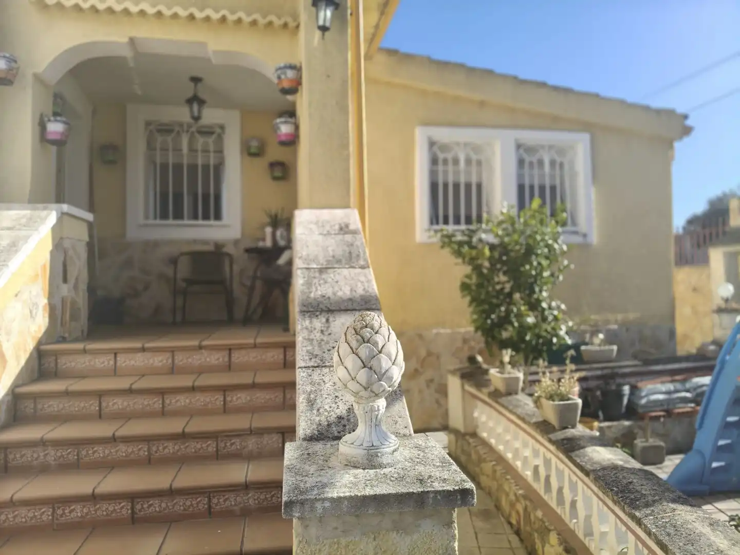 Vista exterior de Casa o xalet en venda en Casarrubios del Monte amb Aire condicionat, Calefacció i Jardí privat