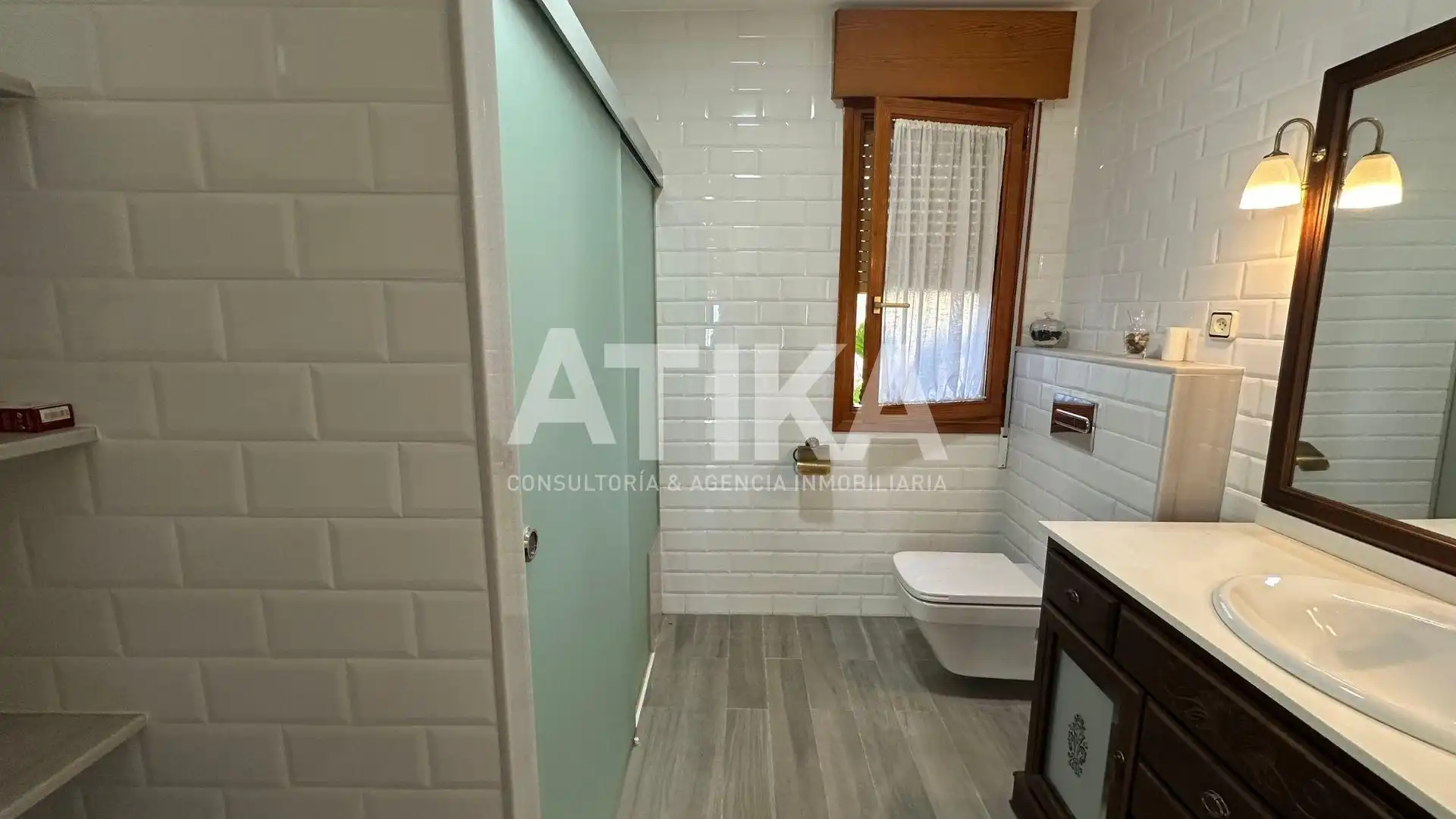 Bathroom of Houses for sale in Ontinyent  with Air Conditioner, Private garden and Parquet flooring