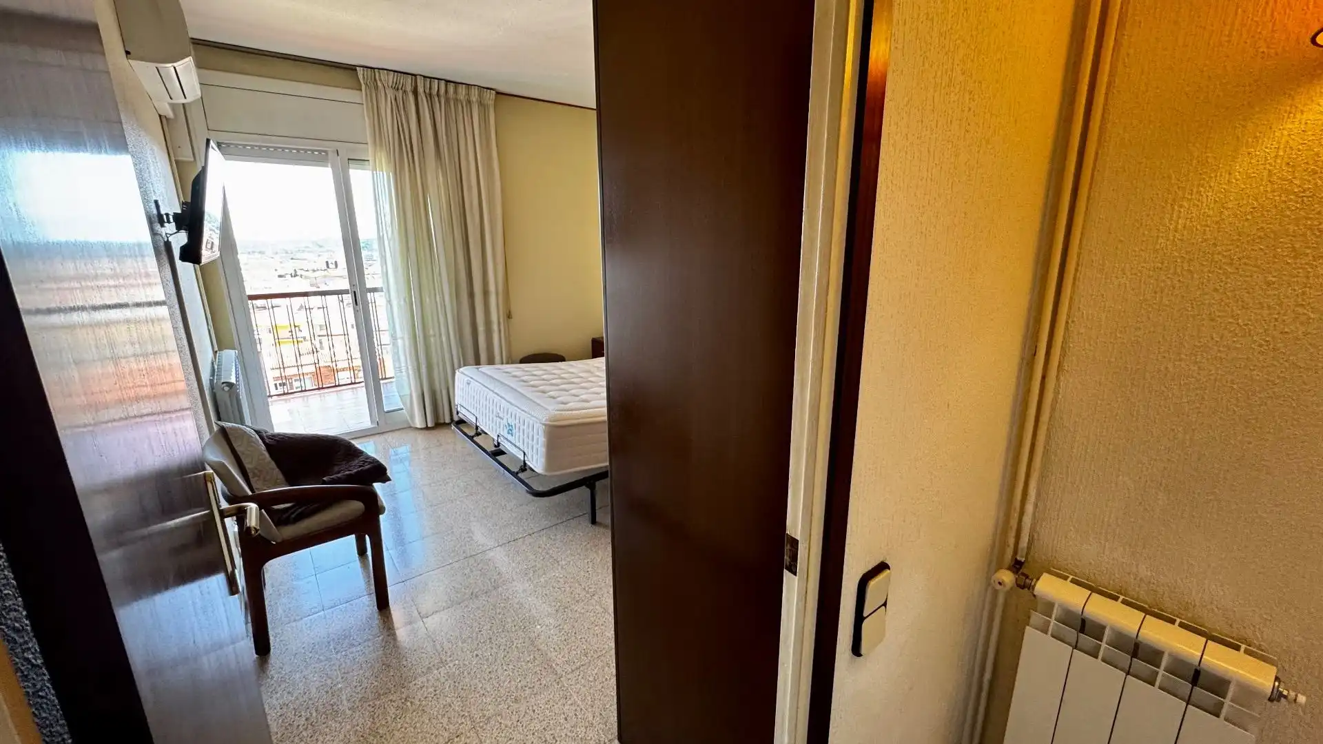 Habitación de Ático en venta en Terrassa con Aire acondicionado, Calefacción y Terraza