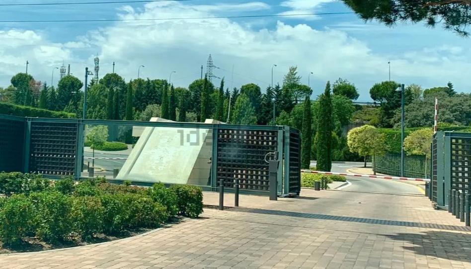 Foto 1 de Residencial en venda a Paseo de Los Lagos, 1, La Finca, Madrid