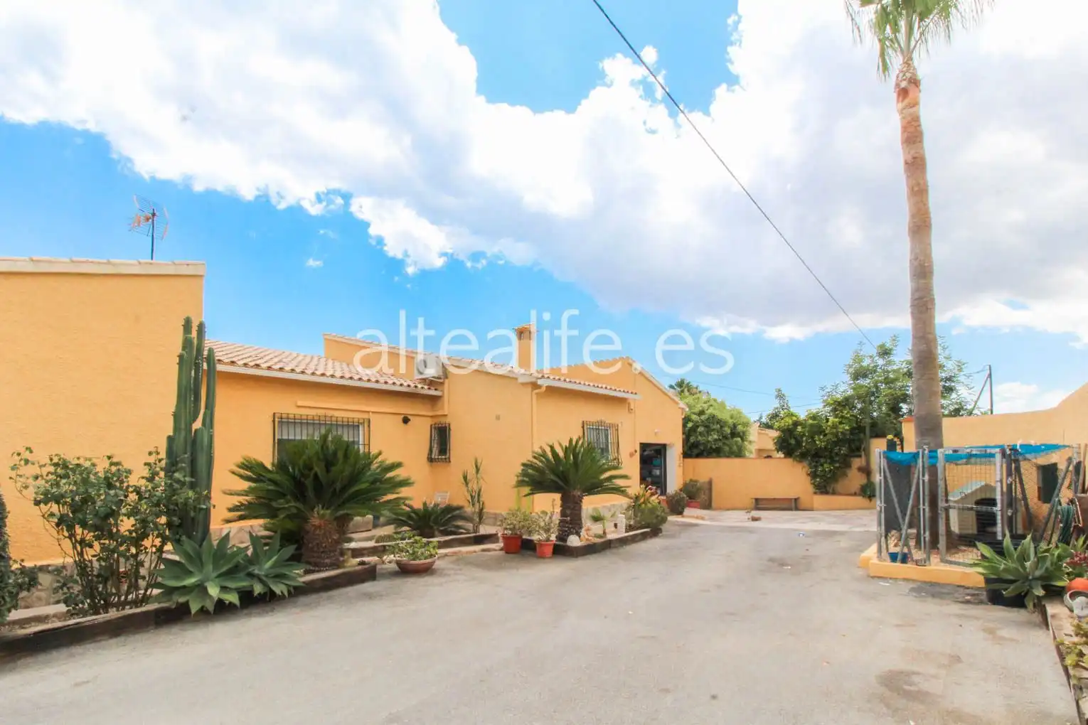 Außenansicht von Haus oder Chalet zum Verkauf in Altea mit Klimaanlage, Privatgarten und Terrasse