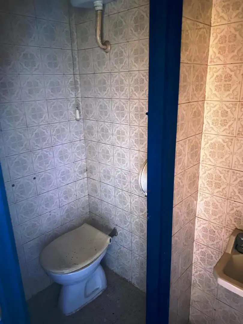 Baño de Local en venta en Gijón  con Amueblado y Alarma