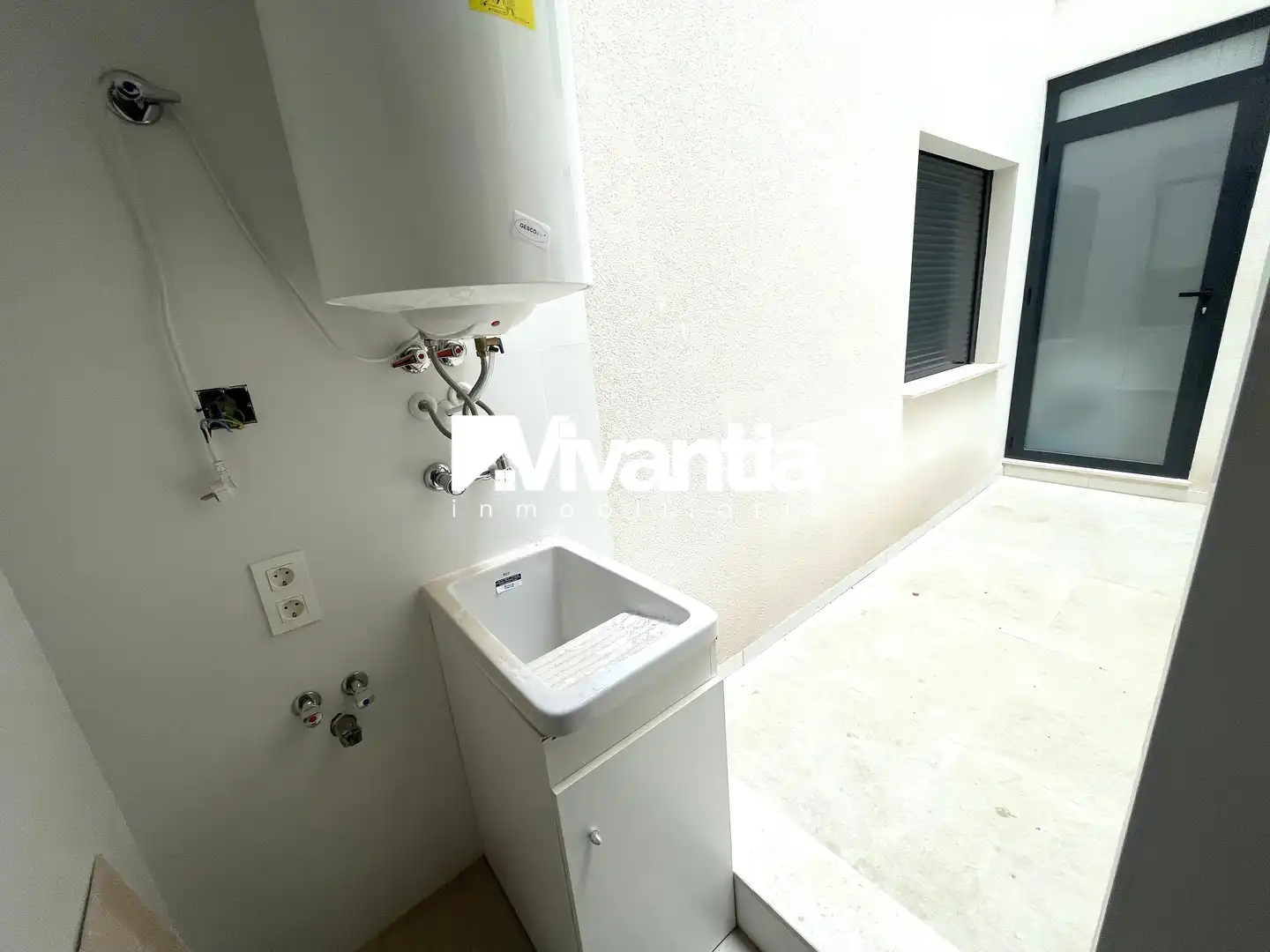 Badezimmer von Wohnung zum Verkauf in Lorca mit Parkett und Balkon