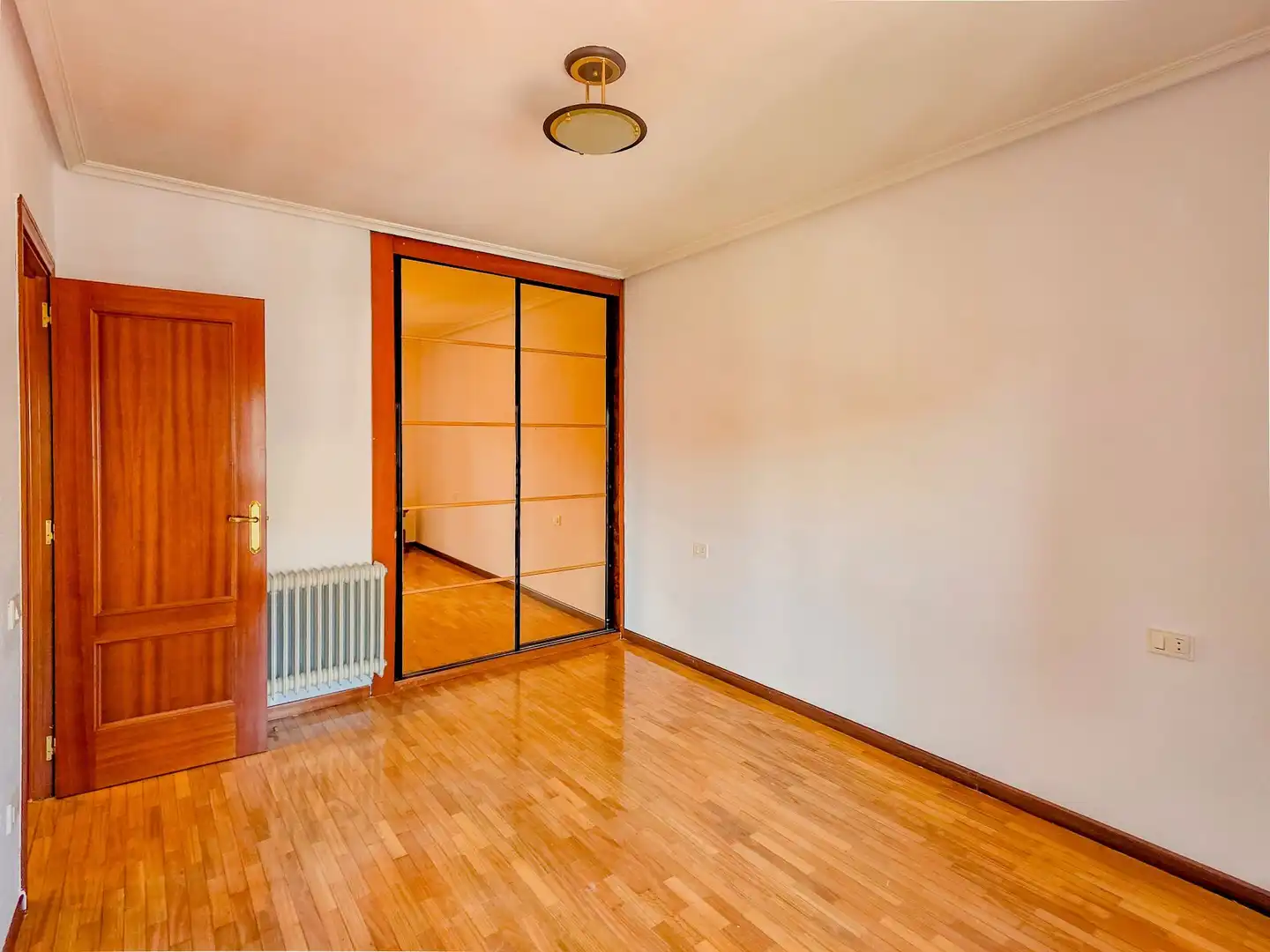 Habitación de Piso en venta en  Logroño con Calefacción, Trastero y Piscina comunitaria