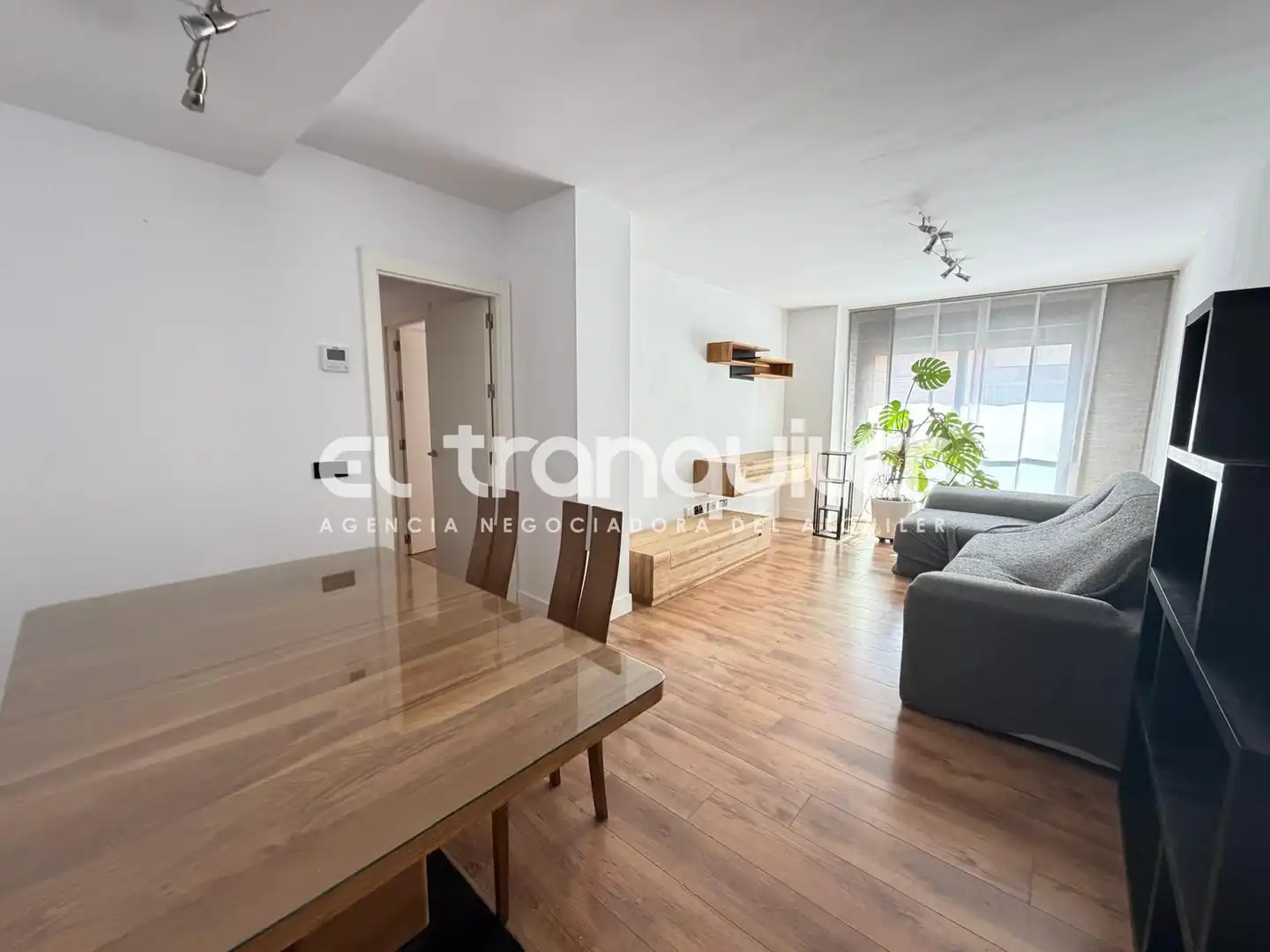Flat with pool to rent in Calle Cristobal Colon, imagen 2