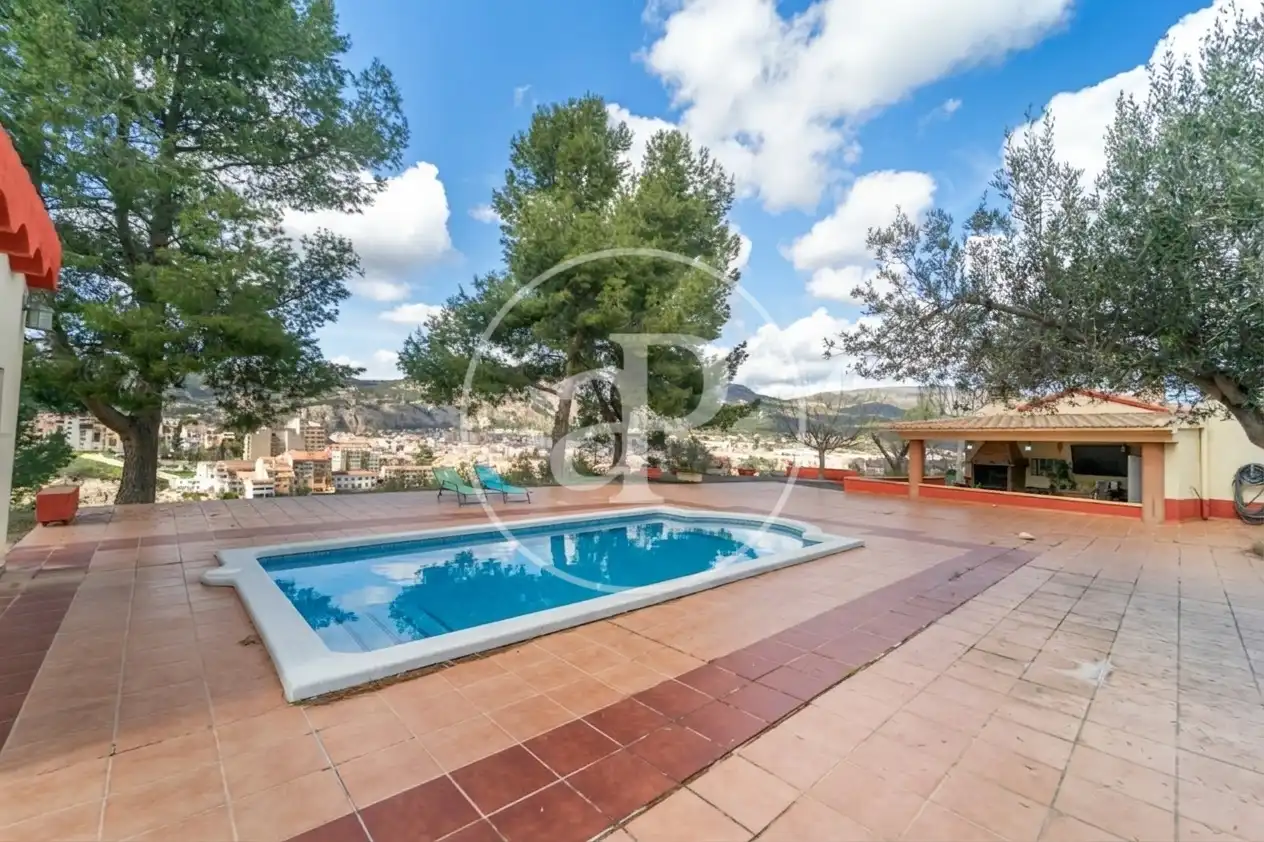 Piscina de Casa o xalet en venda en Alcoy / Alcoi amb Aire condicionat, Calefacció i Jardí privat