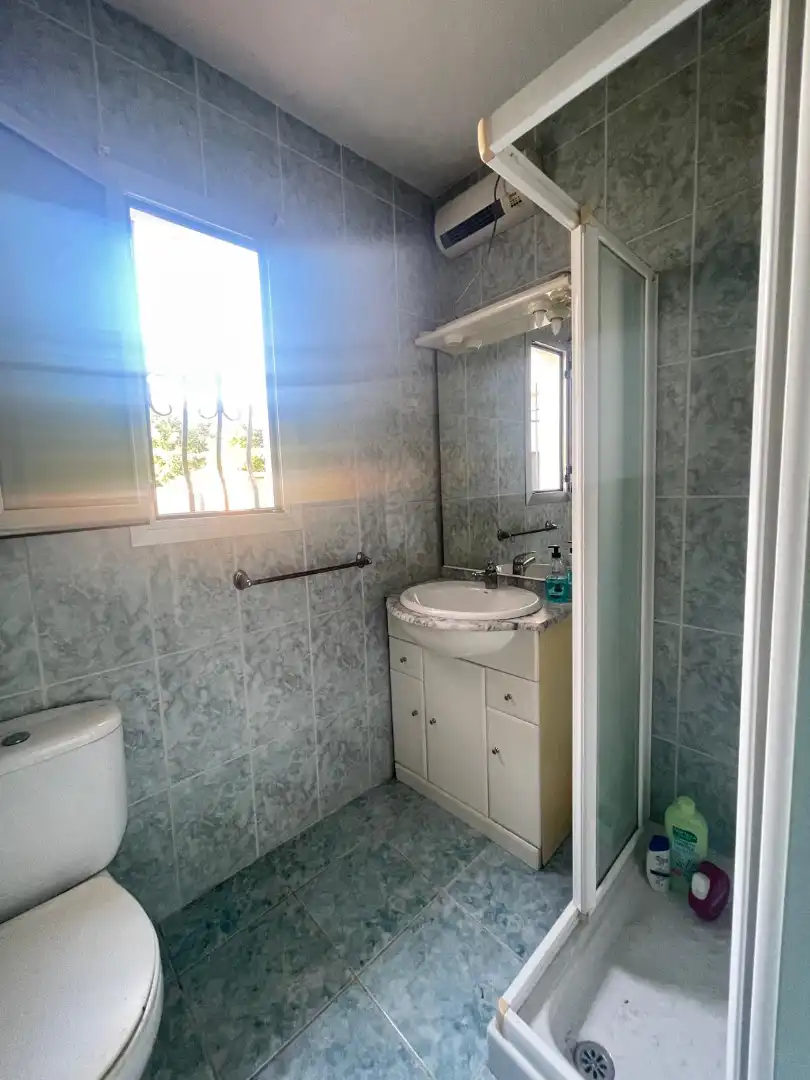 Baño de Casa o chalet en venta en Pedralba con Jardín privado, Terraza y Piscina
