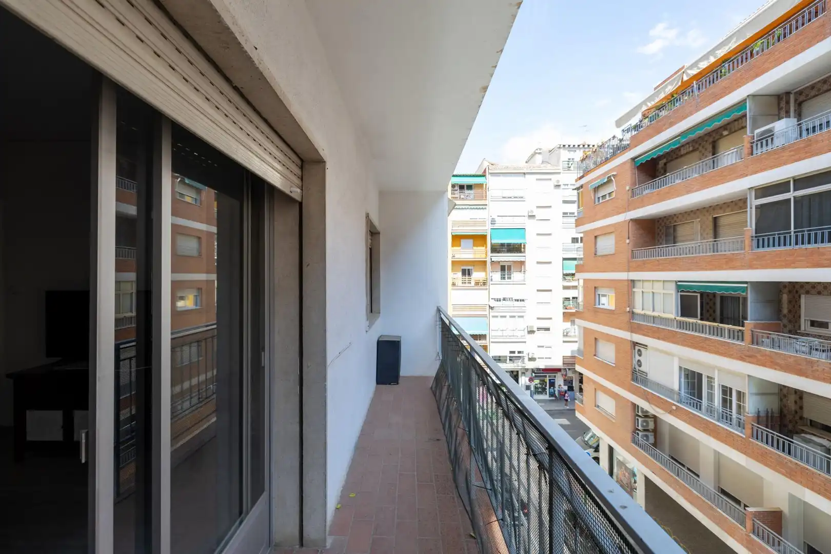 Vista exterior de Pis de lloguer en Granada amb Calefacció, Terrassa i Moblat