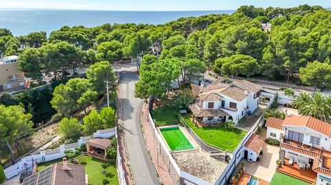 Exclusiva casa esquinera con vistas al mar diseñada por el reconocido arquitecto Francisco José Barba Corsini 1975.