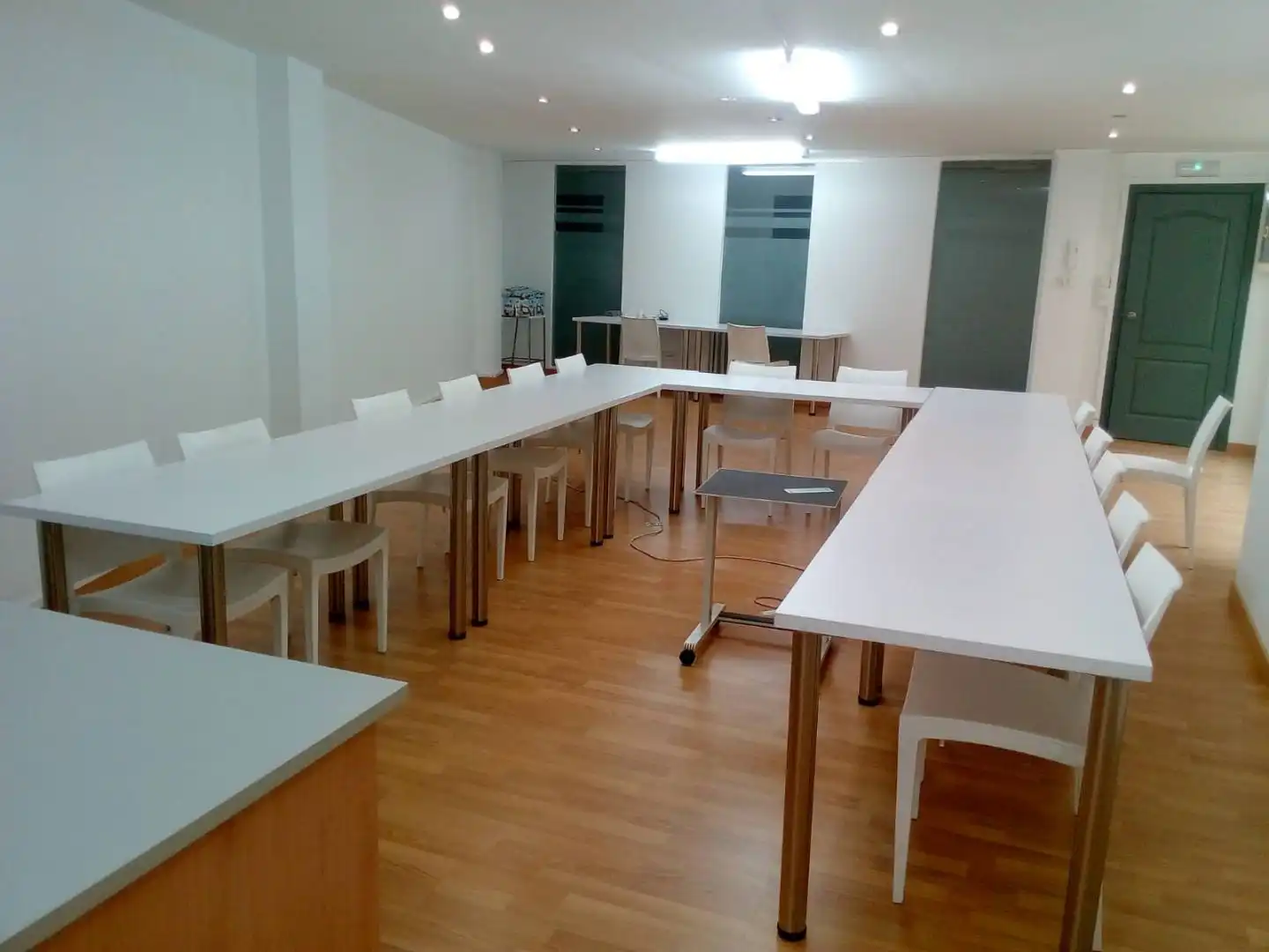 Büro zur Miete in Avinguda Enric Valor, 3, El Castell