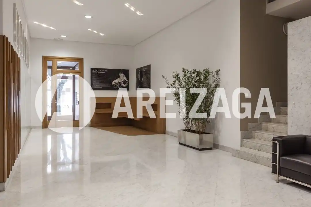 Piso en venta en Donostia - San Sebastián  con Calefacción, Terraza y Balcón