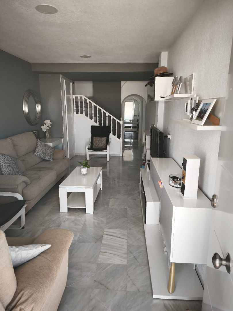 Sala d'estar de Dúplex en venda en Motril amb Terrassa, Traster i Moblat