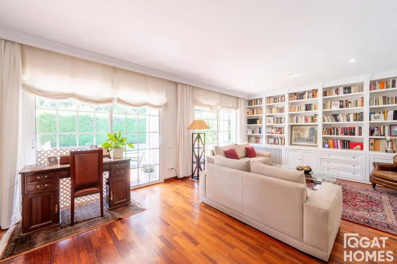 Sala d'estar de Casa o xalet en venda en Sant Cugat del Vallès amb Aire condicionat, Calefacció i Jardí privat