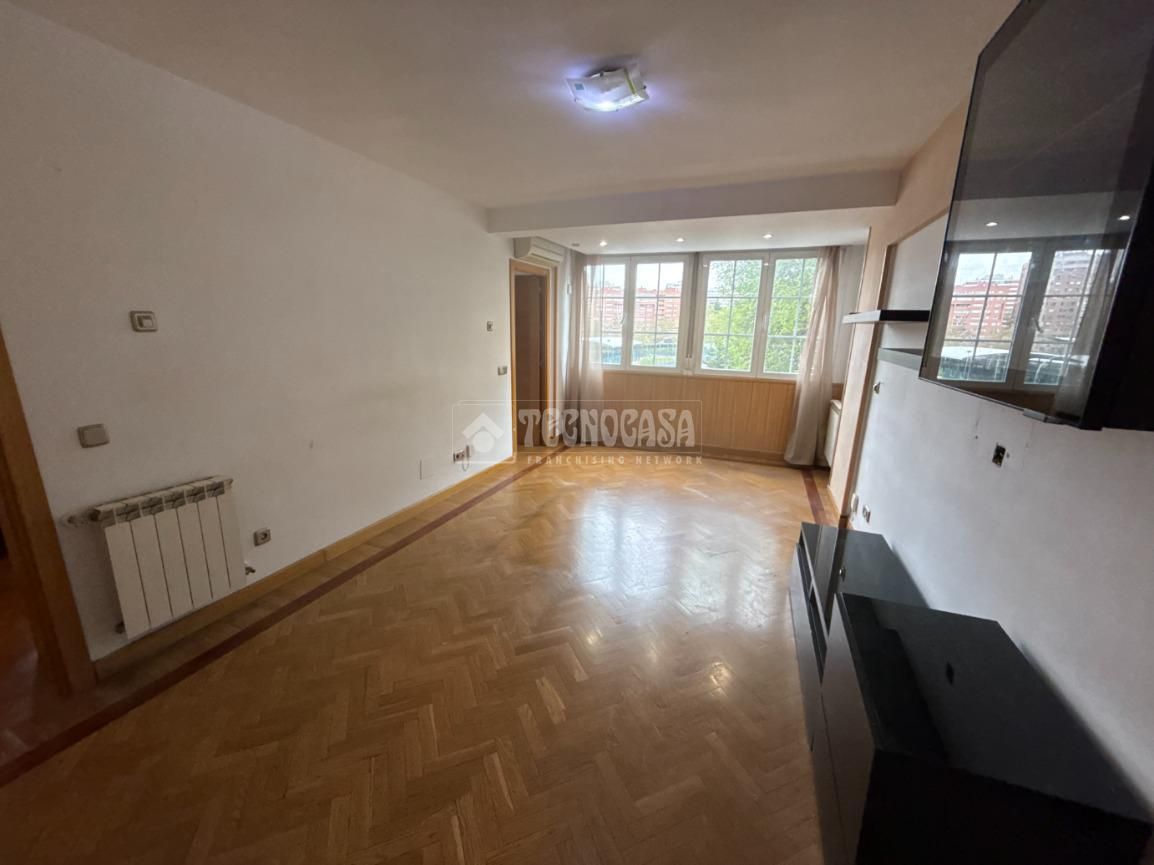 Sala de estar de Piso en venta en  Madrid Capital con Aire acondicionado