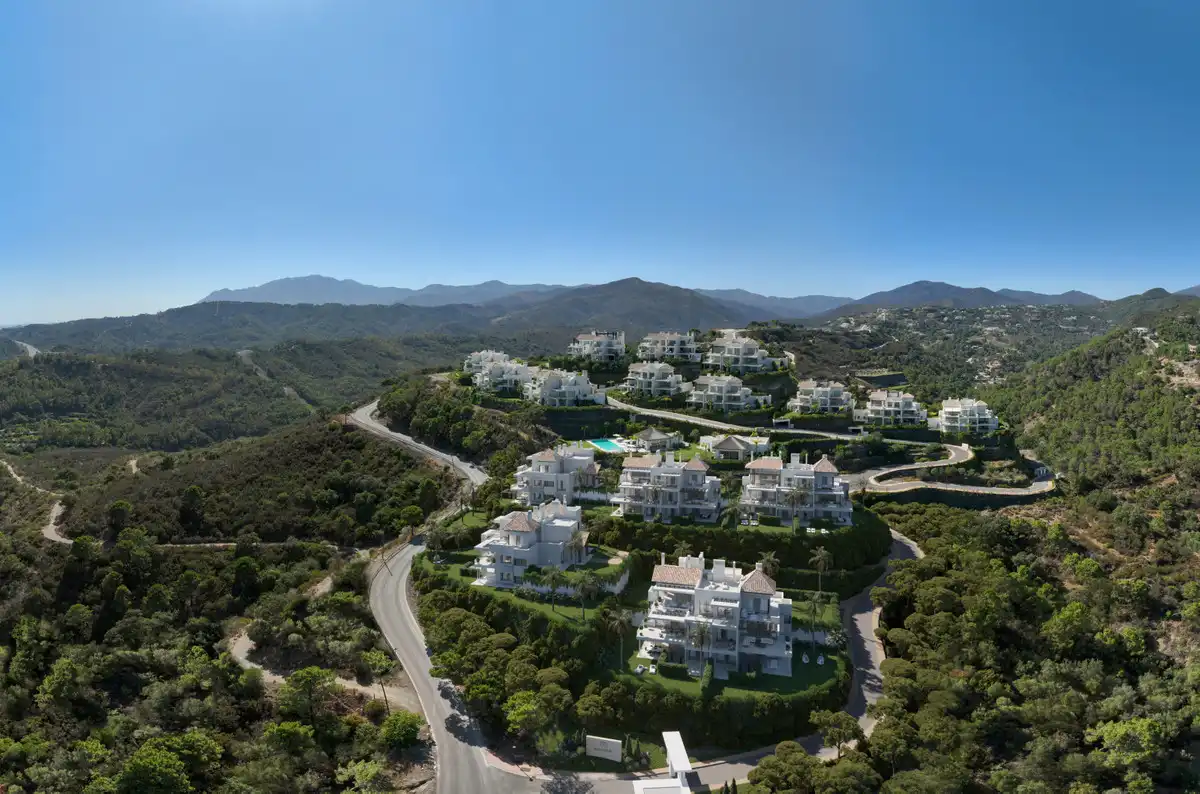 Vista exterior de Planta baixa en venda en Benahavís amb Jardí privat, Terrassa i Piscina