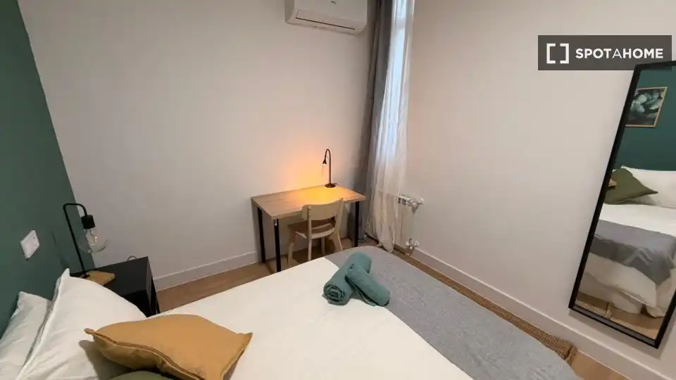 Room in Embajadores - Lavapiés