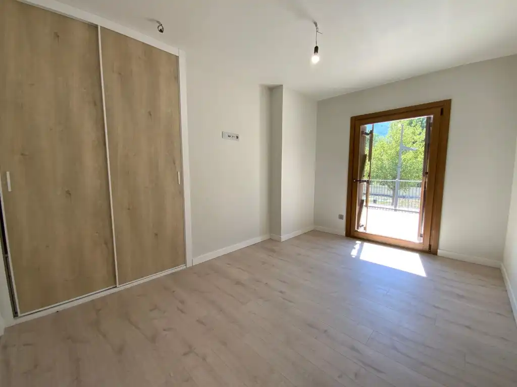 Dormitori de Apartament en venda en Benasque amb Terrassa