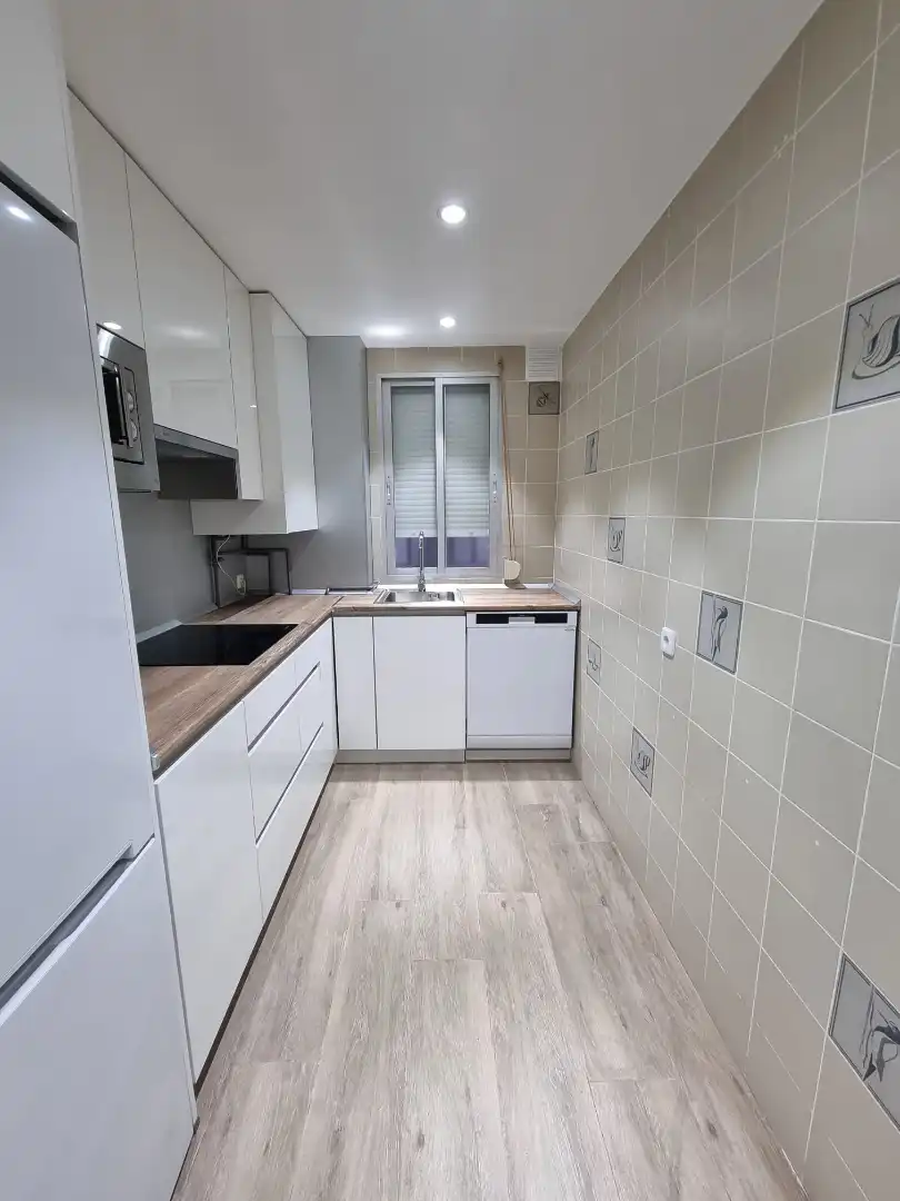 Kitchen of Flat for rent in Madrid  with Air Conditioner, Heating and Parquet flooring