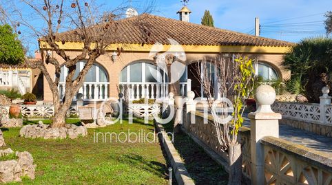 CHALET EN PLANTA BAJA CON GRAN PARCELA Y MAGNÍFICAS COMODIDADES
