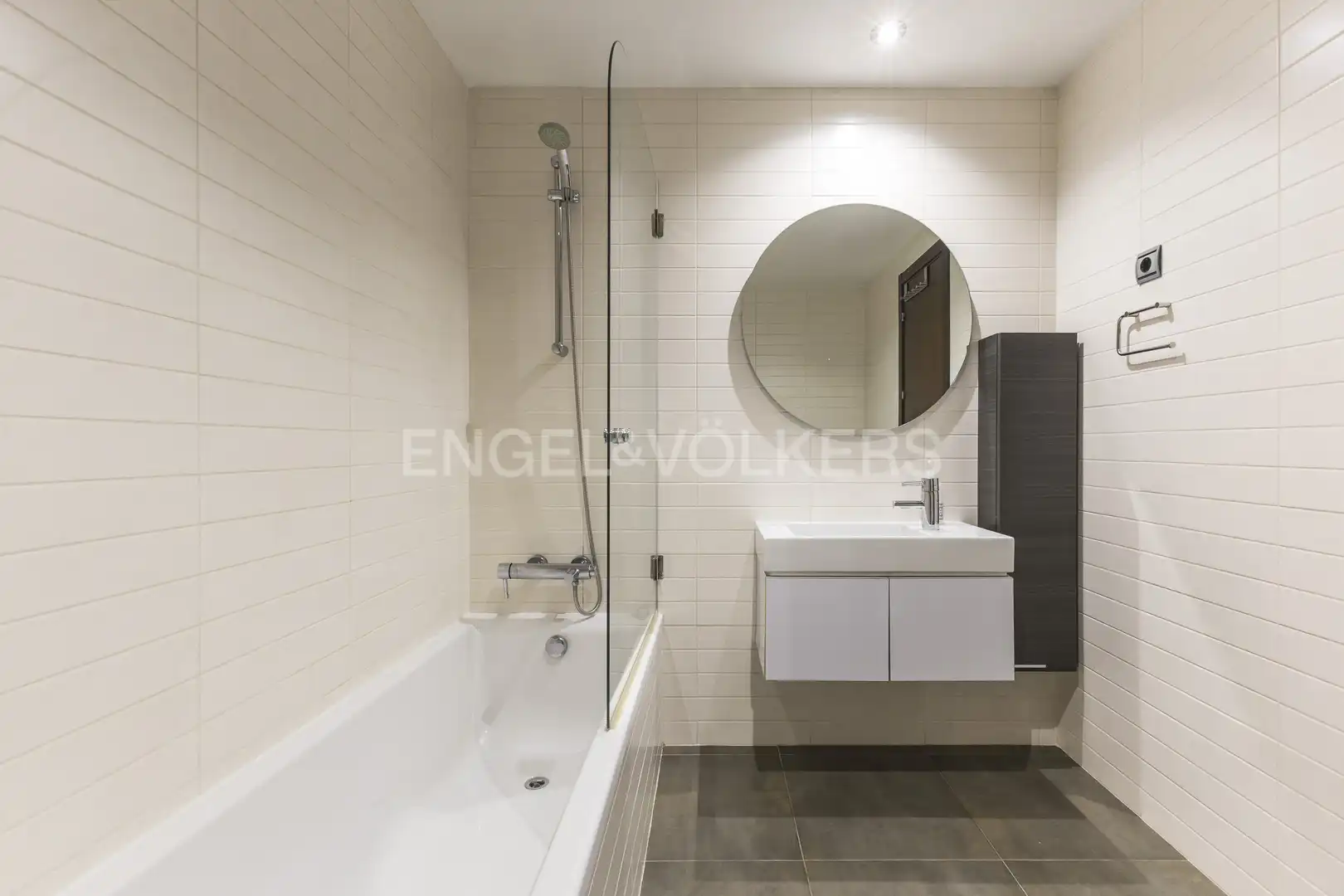 Bathroom of Flat for rent in Madrid  with Air Conditioner, Heating and Swimming Pool