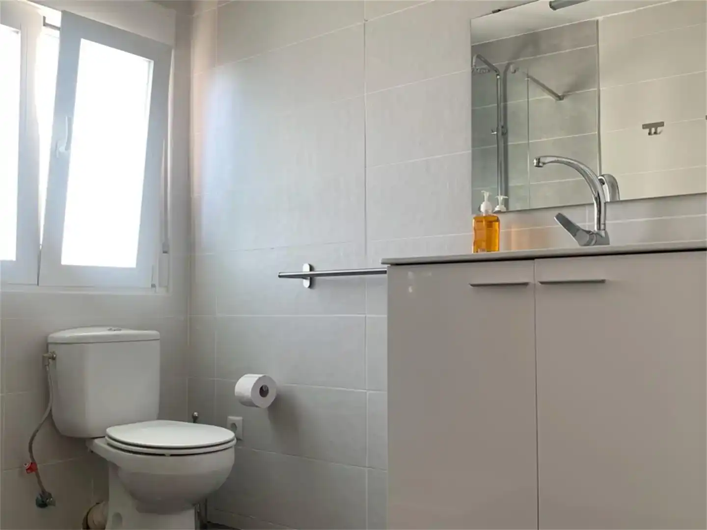 Badezimmer von Wohnung zur Miete in León Capital  mit Balkon