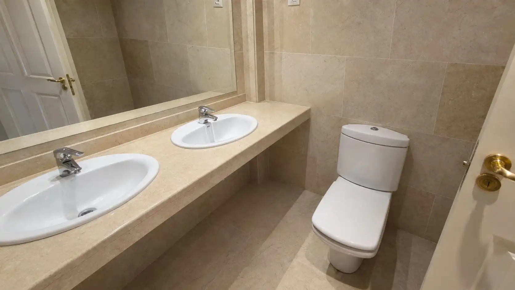 Bathroom of Apartments for sale in Estepona  with Air Conditioner, Terrace and Storage room