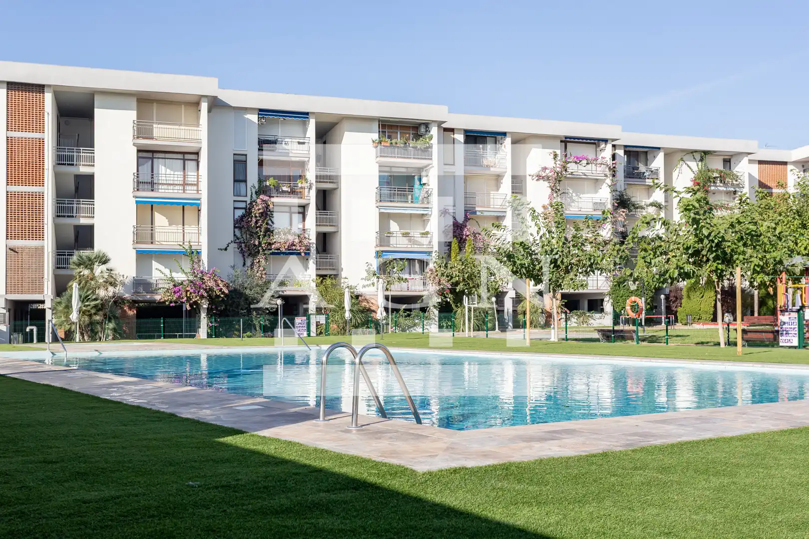 Piscina de Piso en venta en Cambrils con Calefacción, Terraza y Amueblado