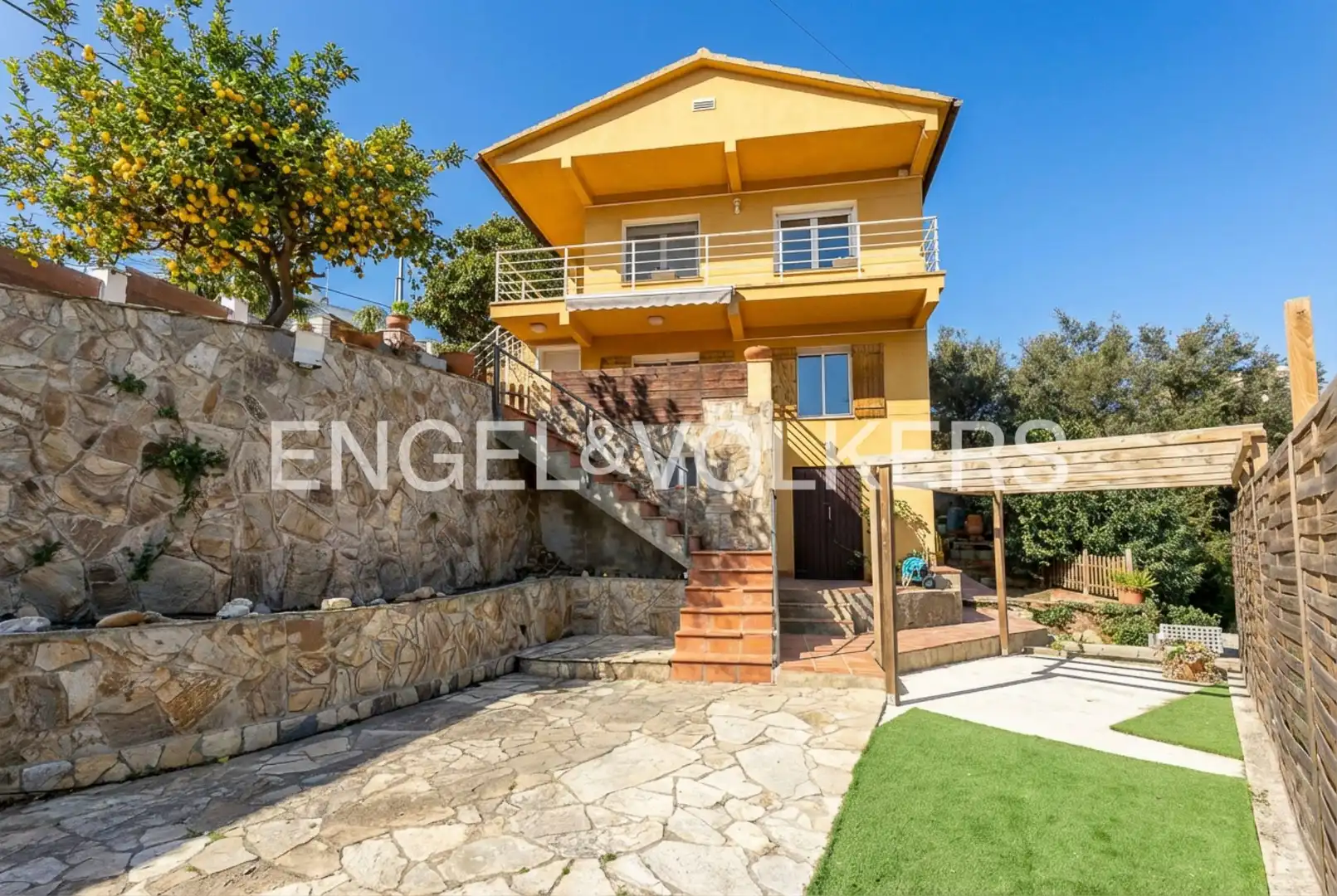 Vista exterior de Casa o chalet en venta en Cervelló con Calefacción, Jardín privado y Terraza