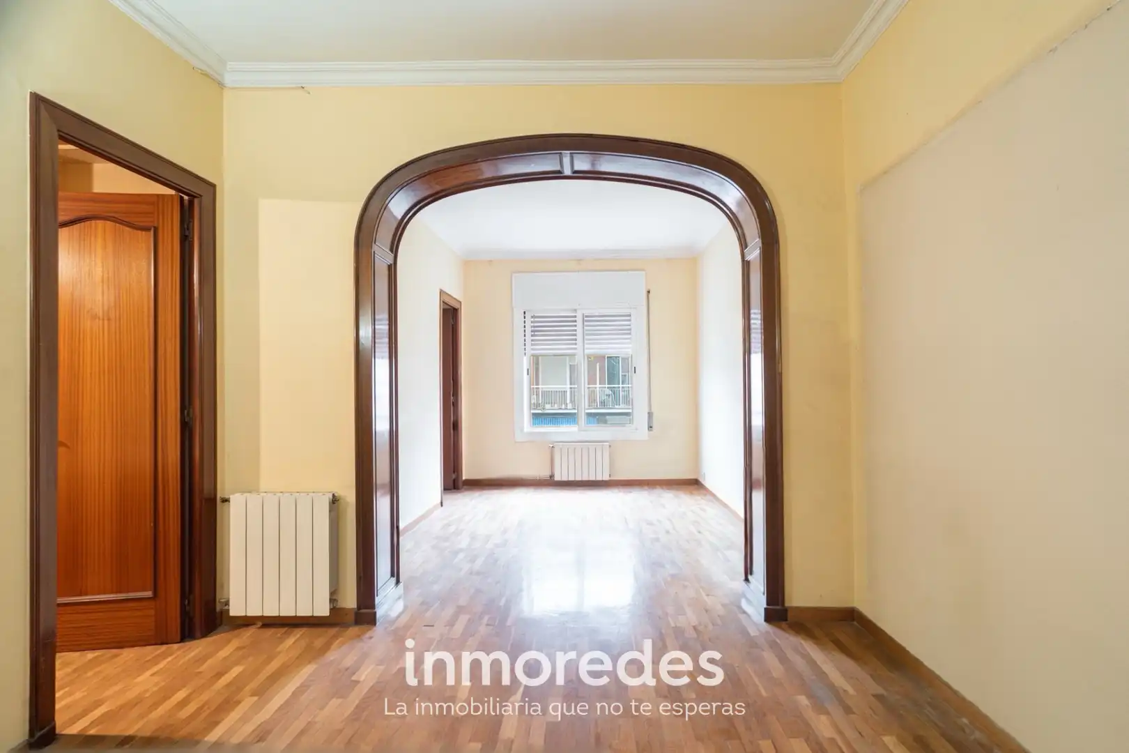 Vista exterior de Piso en venta en Barcelona con Parquet y Horno