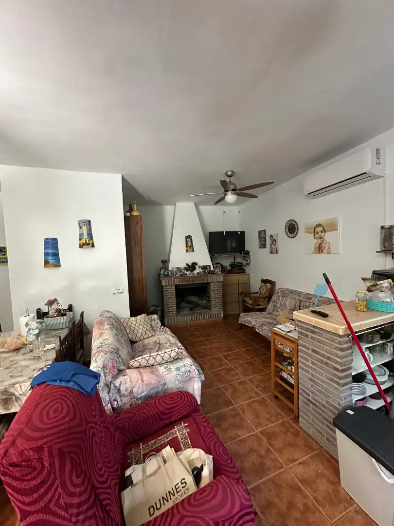 Sala d'estar de Finca rústica en venda en Benamargosa amb Aire condicionat, Jardí privat i Terrassa