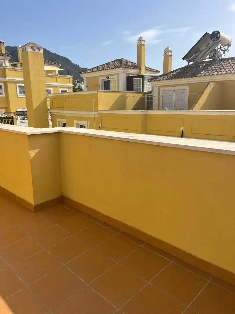 Terrassa de Casa adosada en venda en Alhaurín de la Torre amb Aire condicionat, Traster i Piscina comunitària
