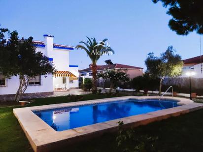 Vista exterior de Casa o xalet en venda en Almonte amb Terrassa i Piscina