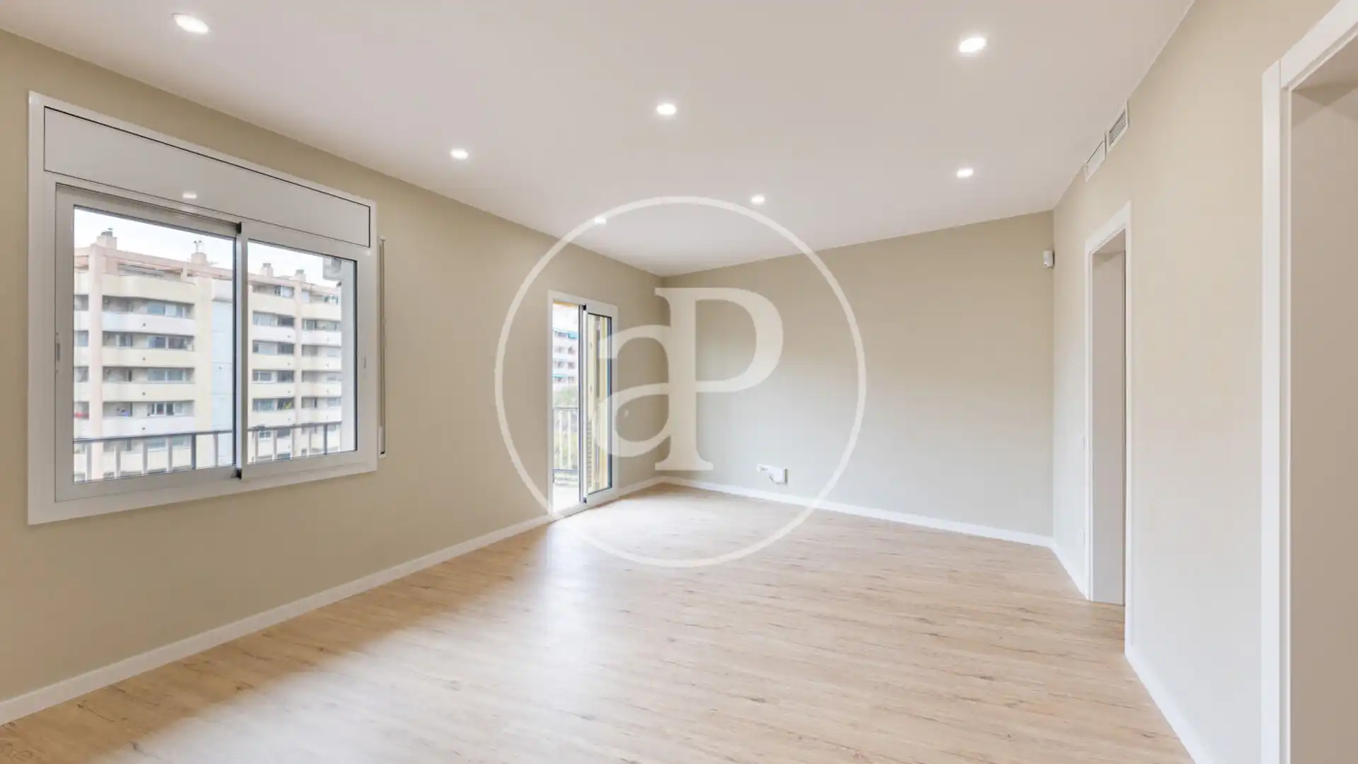 Living room of Flat for sale in  Barcelona Capital  with Air Conditioner, Heating and Balcony