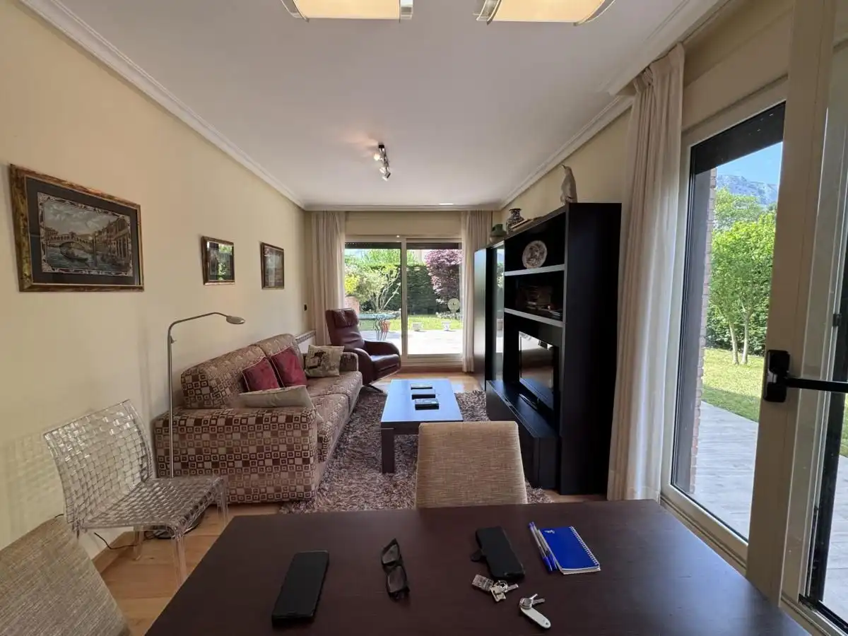 Wohnzimmer von Wohnung zum Verkauf in Llanes mit Heizung, Privatgarten und Terrasse