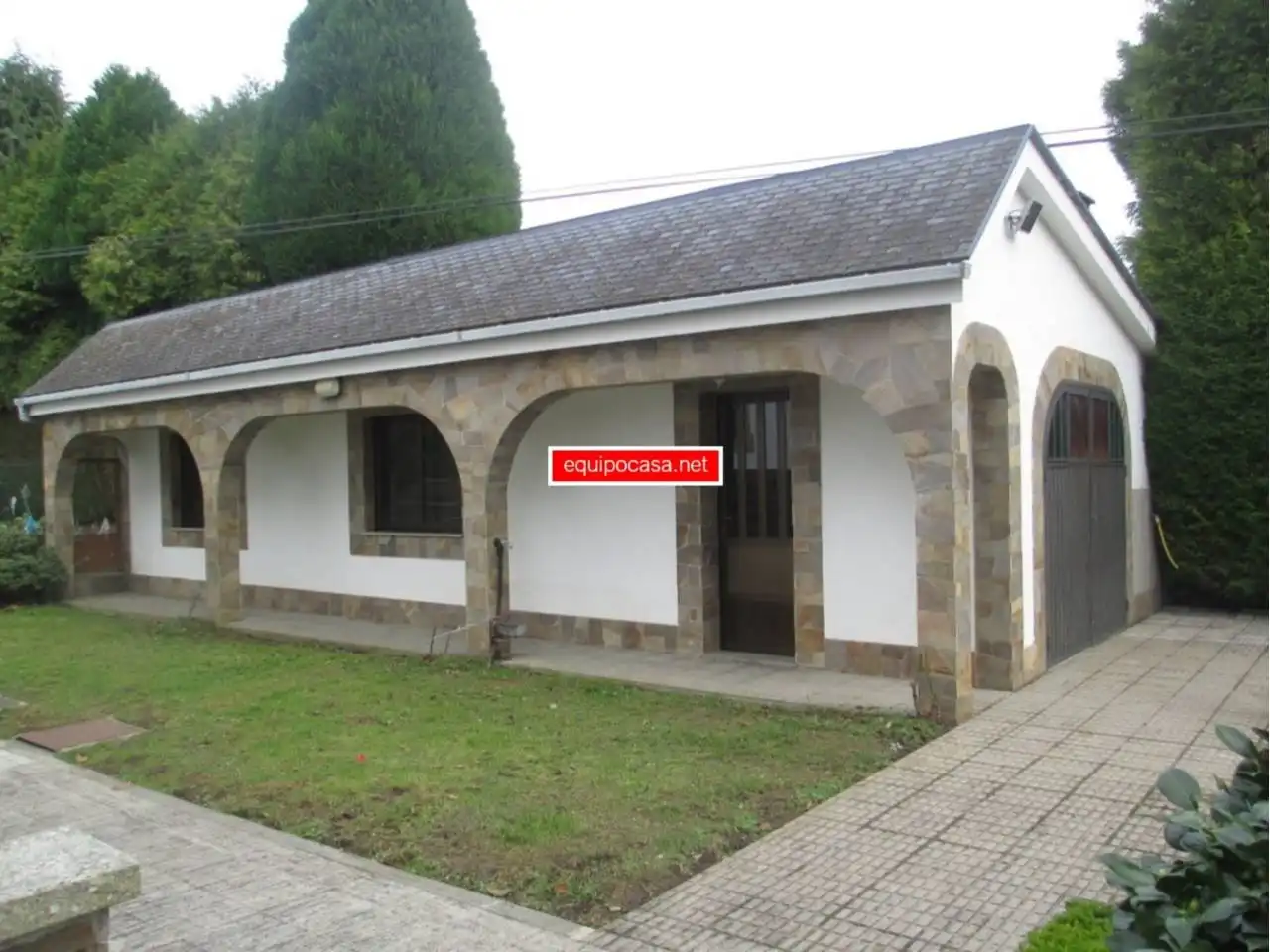 Vista exterior de Casa o xalet en venda en Lugo amb Calefacció, Jardí privat i Parquet
