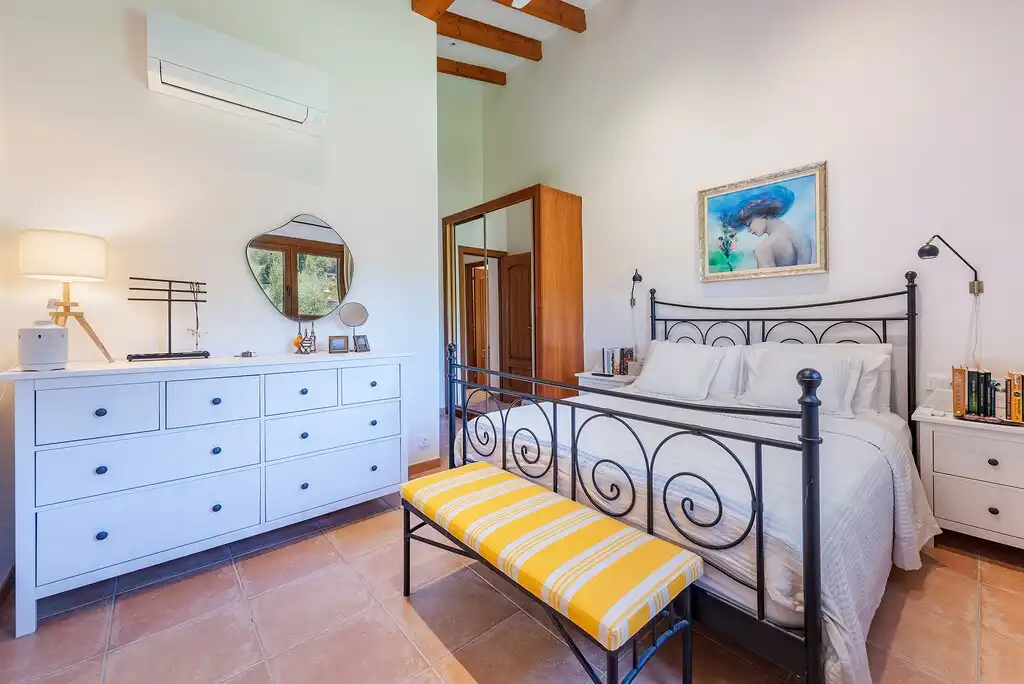 Schlafzimmer von Haus oder Chalet zum Verkauf in Sa Pobla mit Klimaanlage, Heizung und Privatgarten