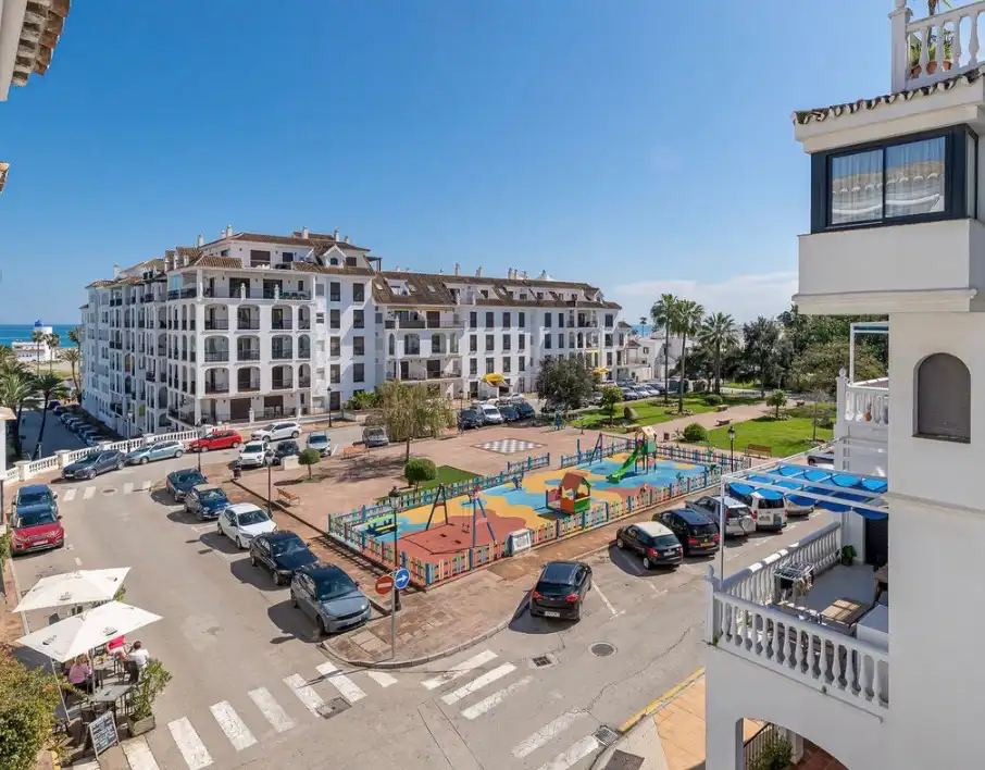 Flat with lift for sale in Puerto de la Duquesa
