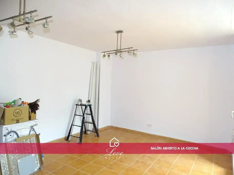 Wohnzimmer von Einfamilien-Reihenhaus zum Verkauf in Puerto Real mit Klimaanlage und Terrasse