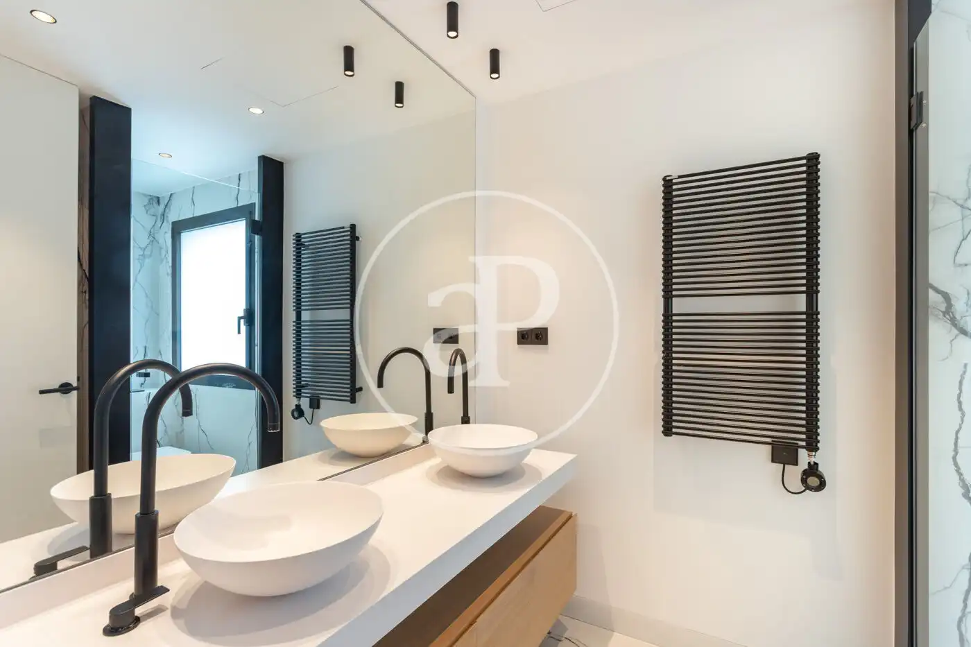 Baño de Piso de alquiler en Barcelona con Aire acondicionado, Calefacción y Jardín privado
