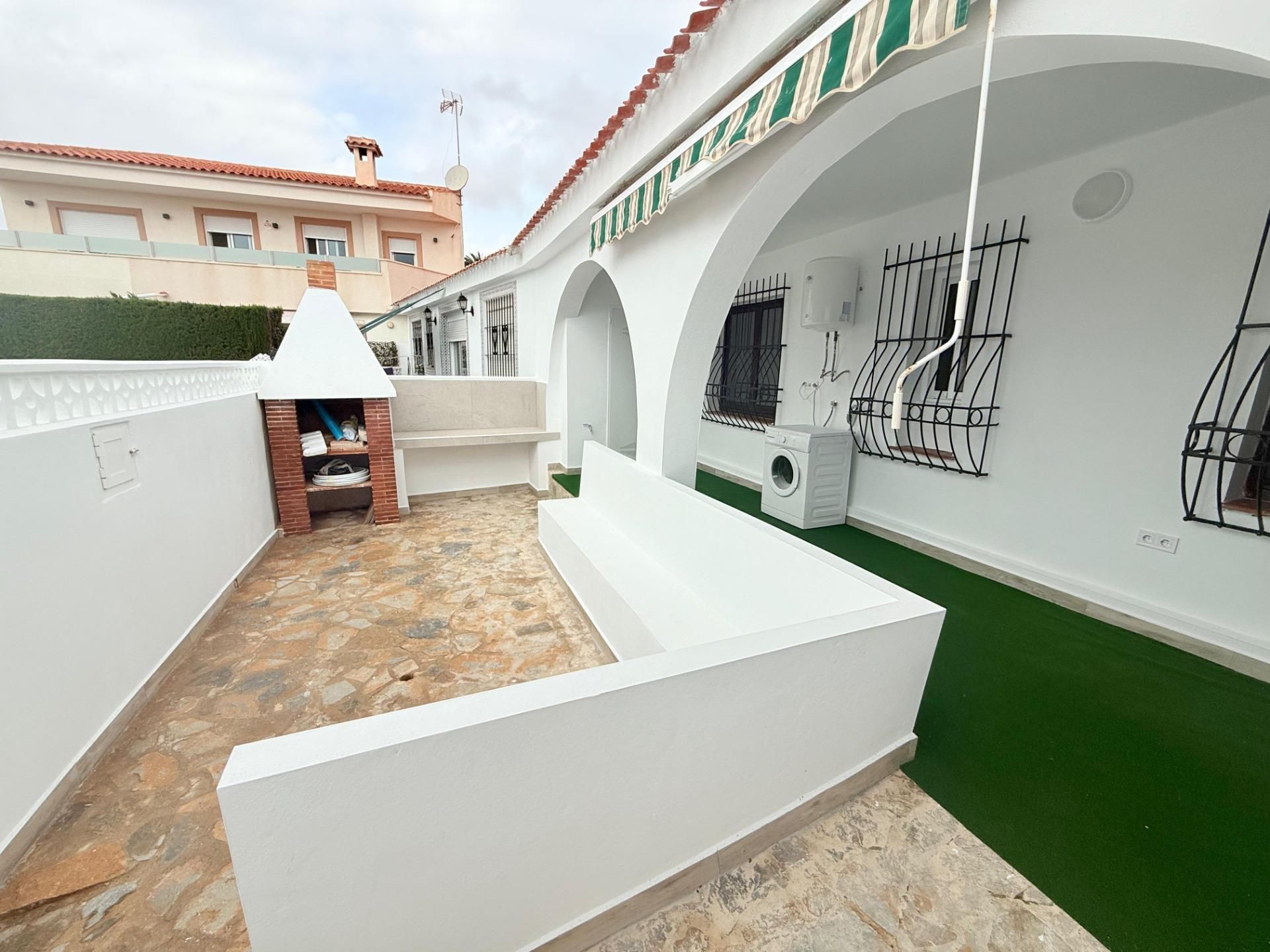 Garden of House or chalet for sale in Torrevieja  with Air Conditioner, Private garden and Terrace