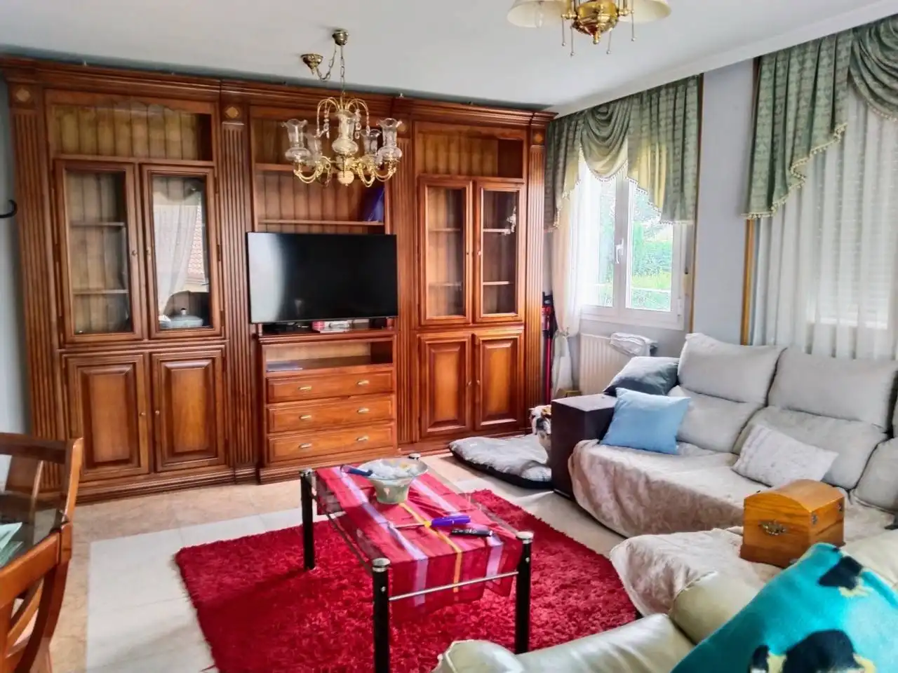 Sala d'estar de Casa o xalet en venda en Villariezo amb Calefacció, Jardí privat i Parquet